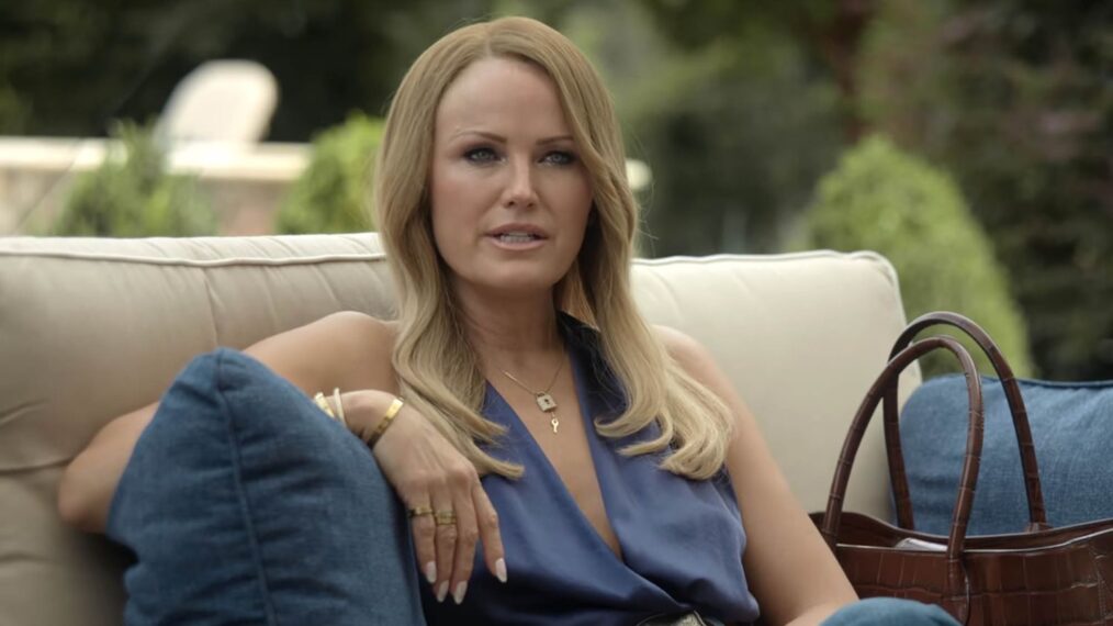 Malin Akerman and her wig in 'The Hunting Wives'