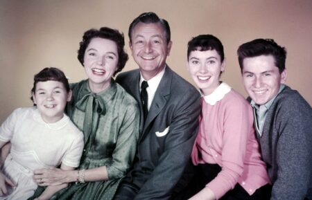 FATHER KNOWS BEST, from left, Lauren Chapin, Jane Wyatt, Robert Young, Elinor Donahue, Billy Gray, 1955-62