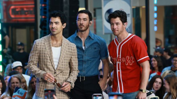 Jonas Brothers 'Greetings From Your Hometown' Concert Livestream: How ...
