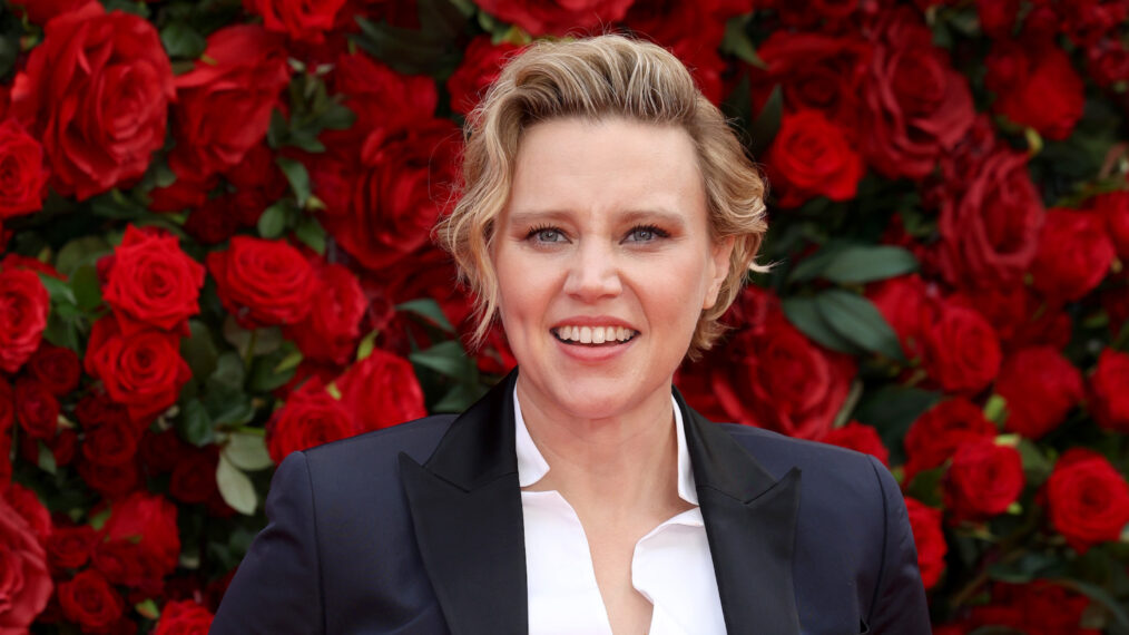 Kate McKinnon attends the UK Premiere of Searchlight Pictures' 'The Roses' at Odeon Luxe Leicester Square, London on August 28, 2025 in London, England.