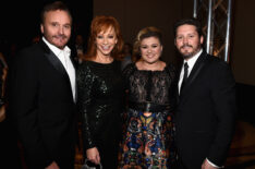 Producer Narvel Blackstock, singers Reba McEntire, Kelly Clarkson and Brandon Blackstock attend Muhammad Ali's Celebrity Fight Night