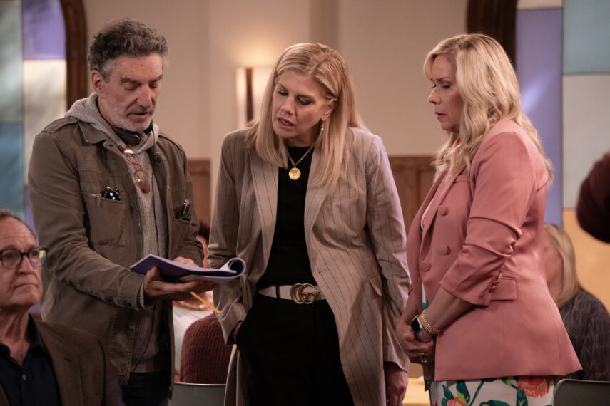 Chuck Lorre, Kristen Johnston, and Leanne Morgan behind the scenes of 'Leanne' Season 1