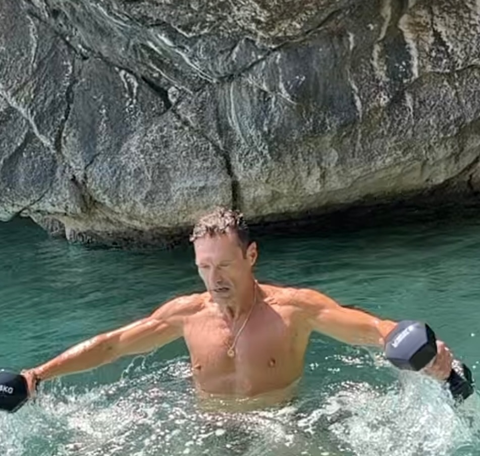 Gorgeous Ryan Seacrest Fans Go Wild After He Shares ’90s Photos Of Himself Scene in HD Gorgeous Ryan Seacrest Fans Go Wild After He Shares ’90s Photos Of Himself Scene in HD