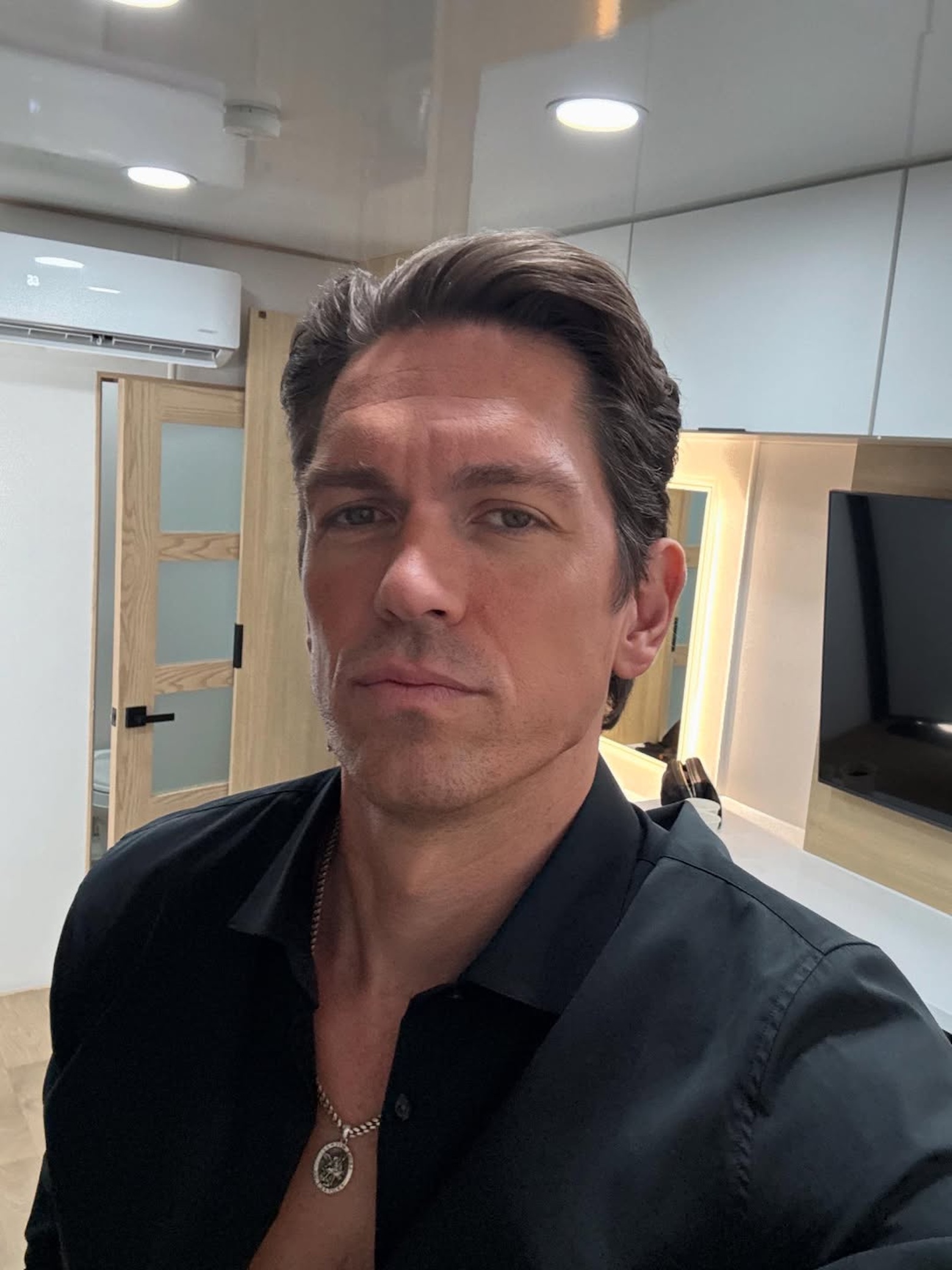 Steve Howey in an Instagram selfie