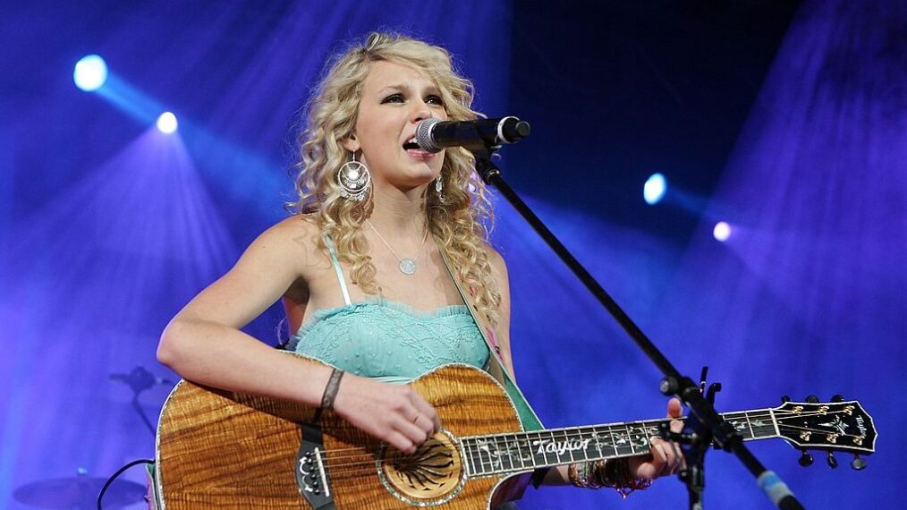 Music artist Taylor Swift performs during the Academy of Country Music New Artists' Party for a Cause show at the MGM Grand Conference Center May 14, 2007 in Las Vegas, Nevada