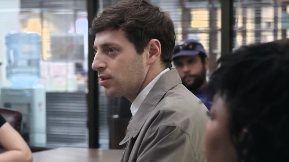 Alex Edelman in 'The Paper' Season 1