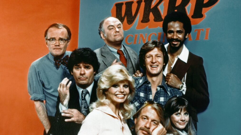 WKRP IN CINCINNATI, (back row, from left): Richard Sanders, Gordon Jump, Tim Reid, (middle): Frank Bonner, Gary Sandy, (front): Loni Anderson, Jan Howard Hesseman, Smithers, 1978-82.