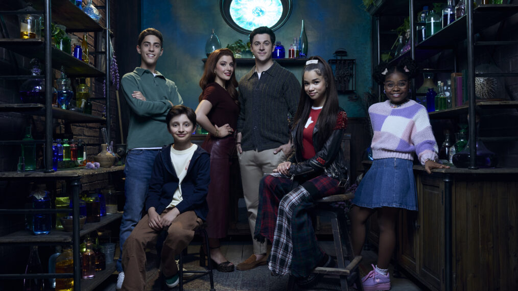 WIZARDS BEYOND WAVERLY PLACE - Disney’s “Wizards Beyond Waverly Place” stars David Henrie as Justin Russo, Janice LeAnn Brown as Billie, Alkaio Thiele as Roman Russo, Max Matenko as Milo Russo, Taylor Cora as Winter, and Mimi Gianopulos as Giada Russo. (Disney/Justin Stephens)