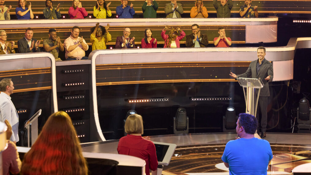 THE 1% CLUB: Host Joel McHale in THE 1% CLUB episode 'Friendship Bracelets for Joel' airing Tuesday, Sept. 2 (8:00-9:02 PM ET/PT) on FOX. CR: Tom Griscom/FOX. ©2025 FOX MEDIA LLC.