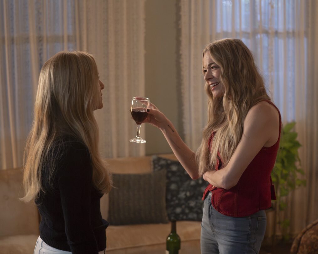 Jessica Capshaw as Blythe and LeAnn Rimes as Dixie — '9-1-1: Nashville' Series Premiere