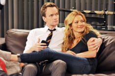 Neil Patrick Harris and Becki Newton as Barney and Quinn on How I Met Your Mother