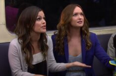 Rachel Bilson and Kaylee Anne DeFer as Cindy and Casey on How I Met Your Mother