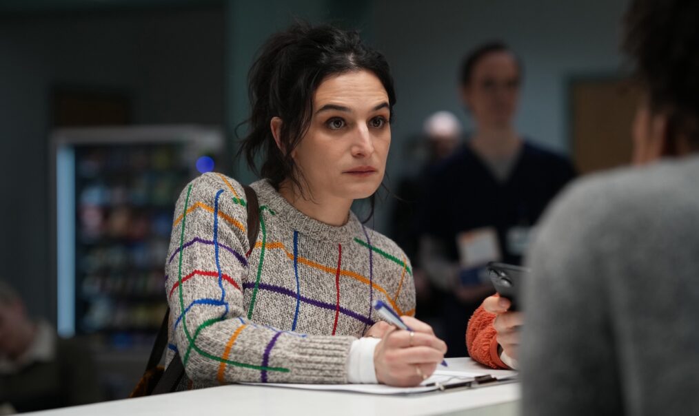 DYING FOR SEX, Jenny Slate, ‘Topping is a Sacred Skill', (Season 1 ep. 104, aired April 4, 2025). photo: Sarah Shatz / ©FX on Hulu / Courtesy Everett Collection
