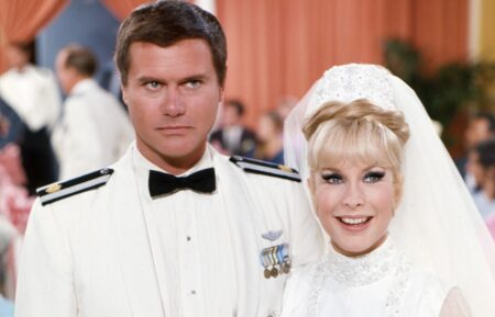 I DREAM OF JEANNIE, from left: Larry Hagman, Barbara Eden, 1965-1970. ph: TV Guide / Courtesy Everett Collection