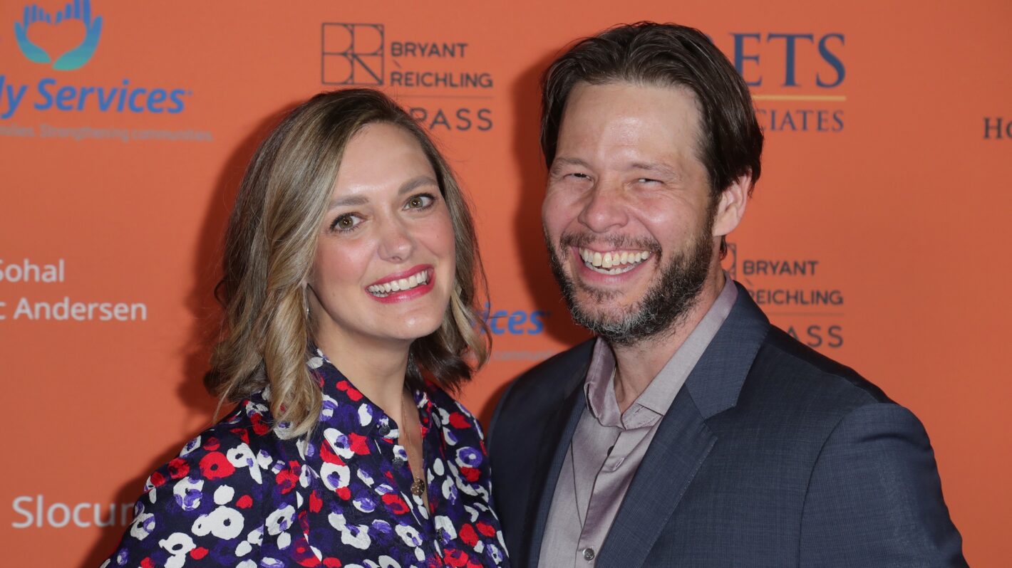 Ike Barinholtz's Wife Erica Hanson: Their Relationship, Kids, and More