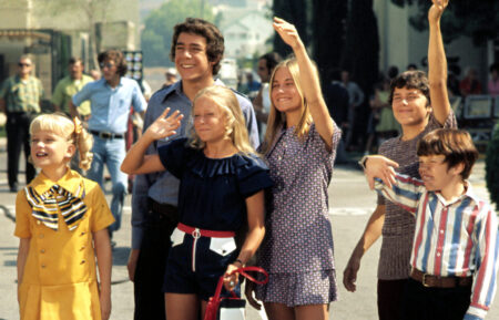 THE BRADY BUNCH, Mike Lookinland, Christopher Knight, Maureen McCormick, Eve Plumb, Barry Williams, Susan Olsen, on the set, 'Brady Bunch Visits ABC,' Season 3, aired September, 10, 1971), 1969-74