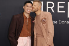 Mark Hoying and Scott Hoying kiss at the Grammy Awards