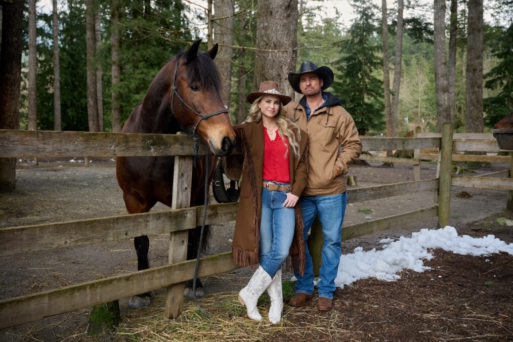 Fiona Gubelmann and Warren Christie in 'A Royal Montana Christmas'