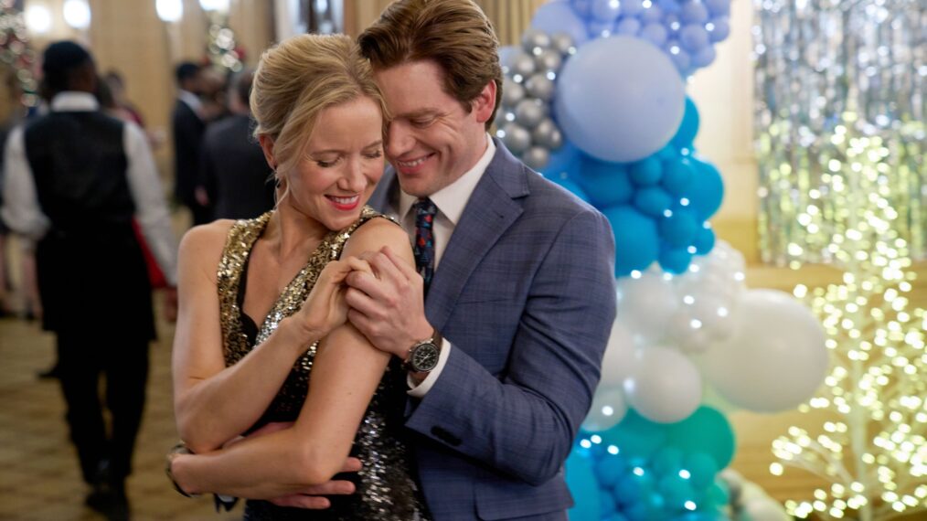 Jessy Schram and Dominic Sherwood in 'A Suite Holiday Romance'
