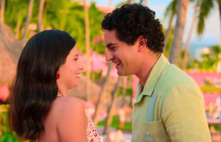 Camila Perez and Enrique Arrizon as Julia and Máximo in 'Acapulco' Season 4 finale