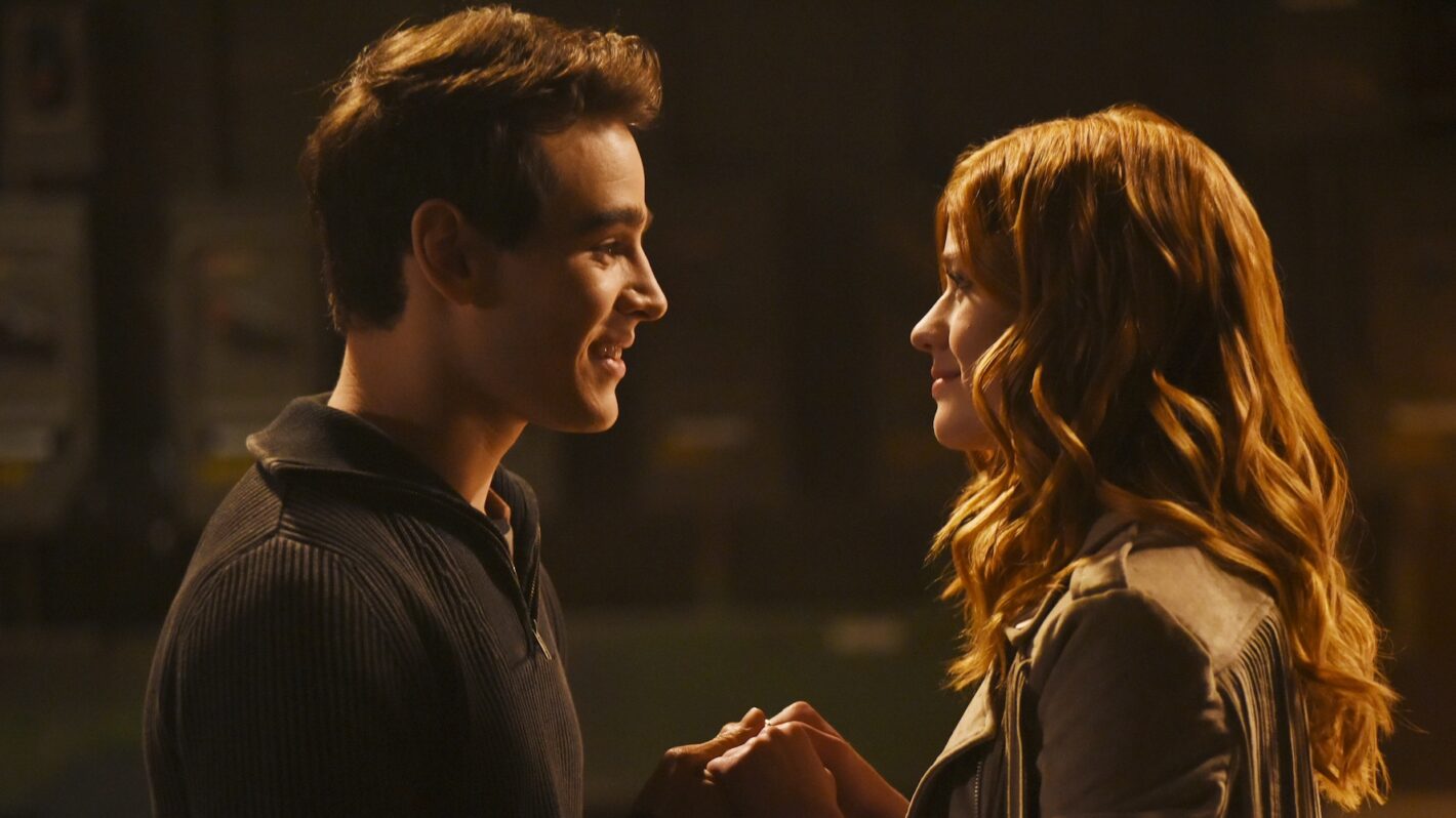 Alberto Rosende and Katherine McNamara as Simon and Clary on 'Shadowhunters'