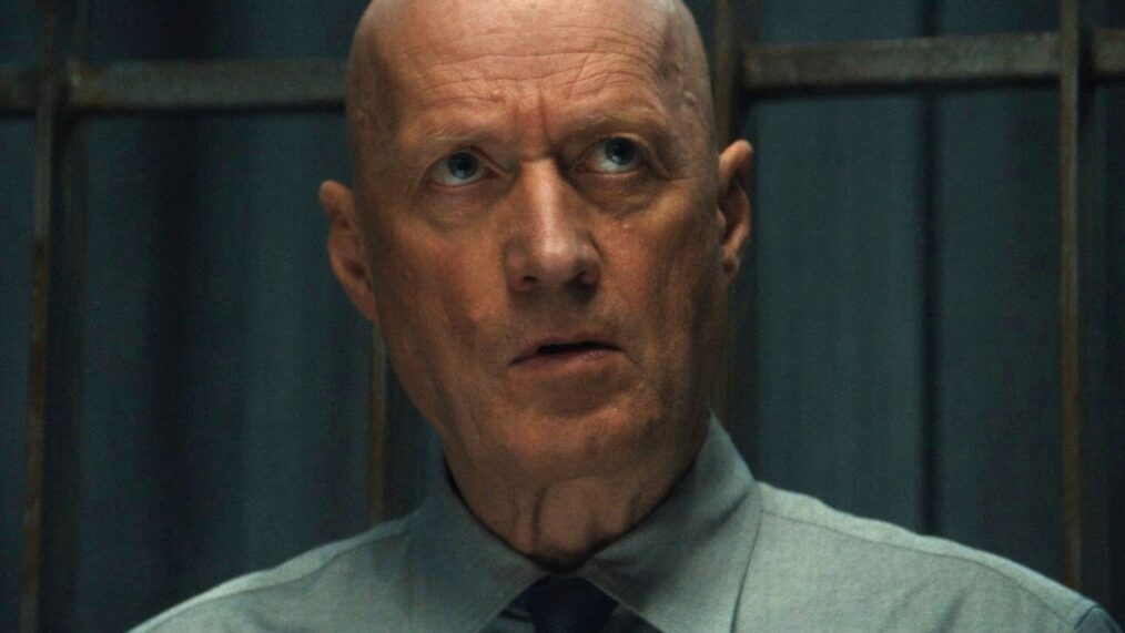 Ade Edmondson as Atom Eins in 'Alien: Earth' Season 1