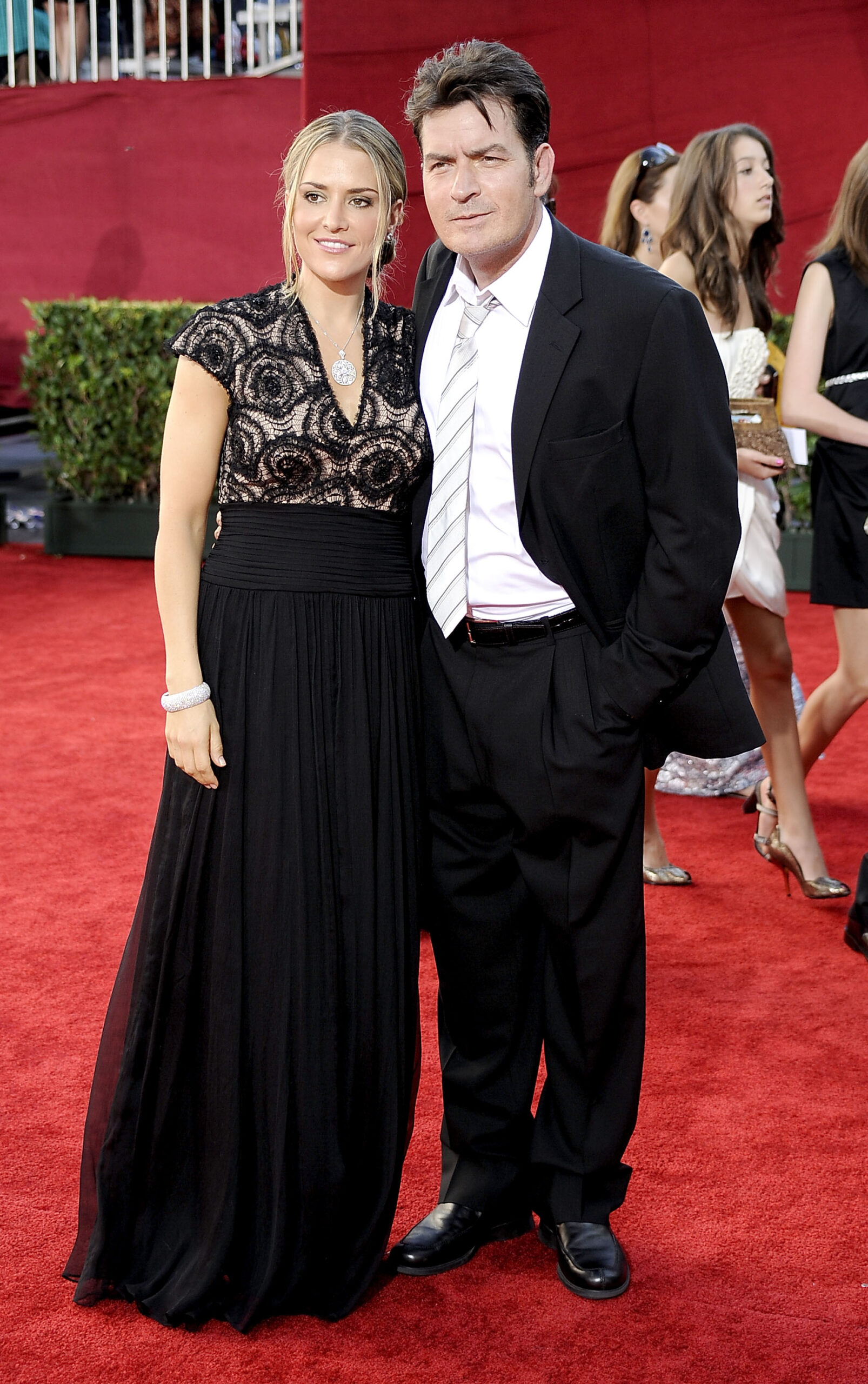 Actor Charlie Sheen (R) and Brooke Mueller arrive at the 61st Primetime Emmy Awards held at the Nokia Theatre on September 20, 2009 in Los Angeles, California