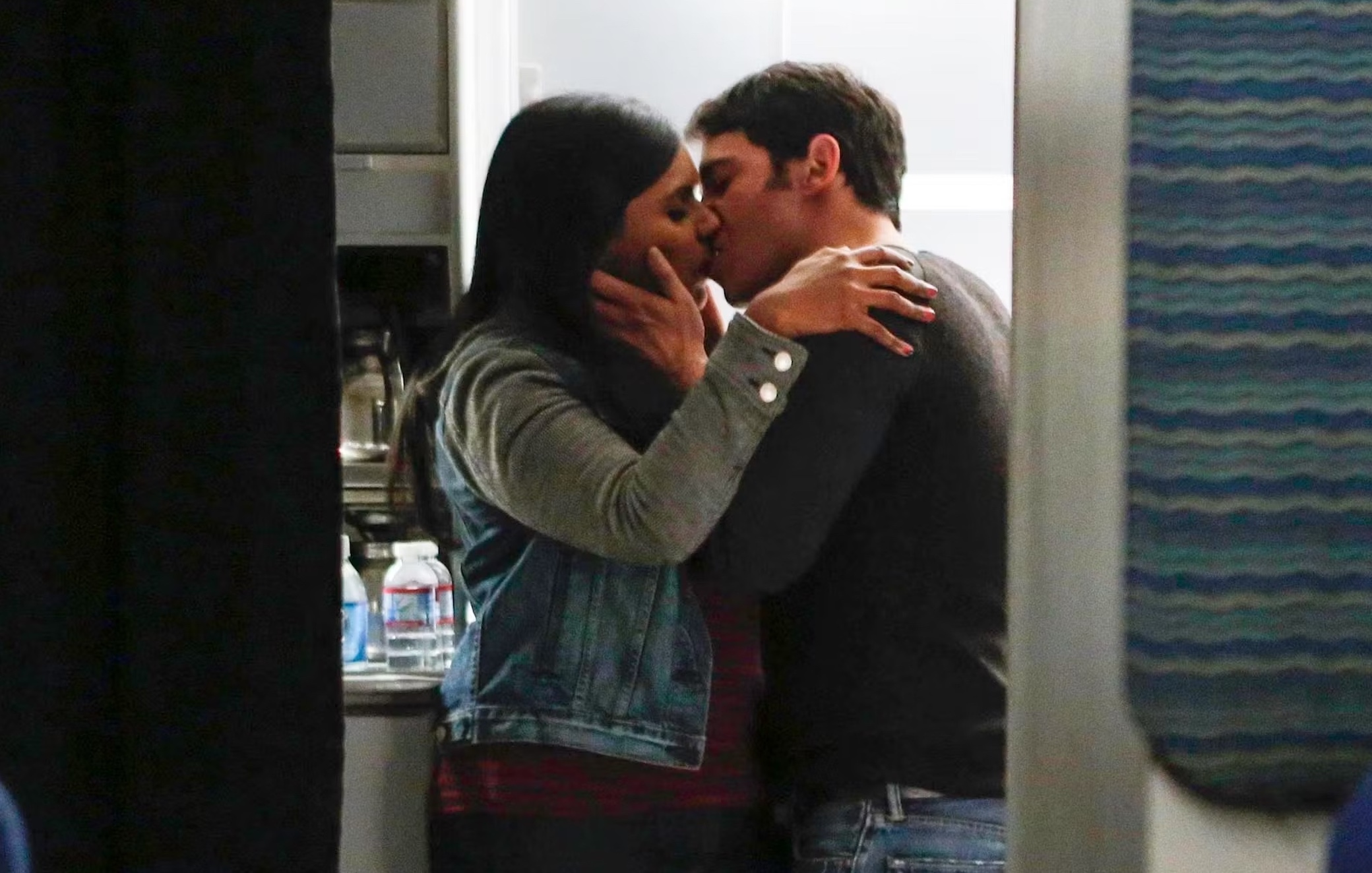 danny and mindy kiss in 