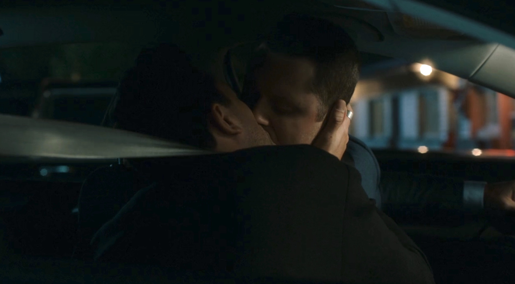 David and Patrick kiss Schitt's Creek