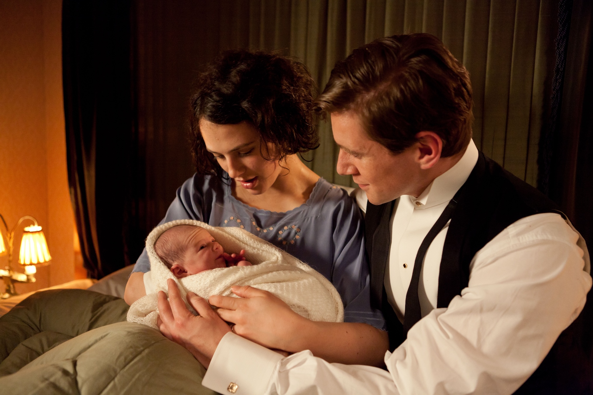 Jessica Brown Findlay, Allen Leech as Sybil and Tom in 'Downton Abbey' Season 3