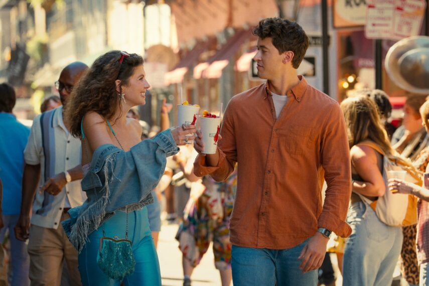 Emily Bader as Poppy and Tom Blyth as Alex in 'People We Meet on Vacation'