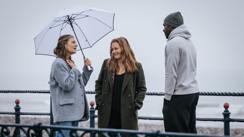 Wendy Crewson as Mary, Alicia Silverstone as Fiona, and Leonardo Taiwo as Musa — 'Irish Blood'