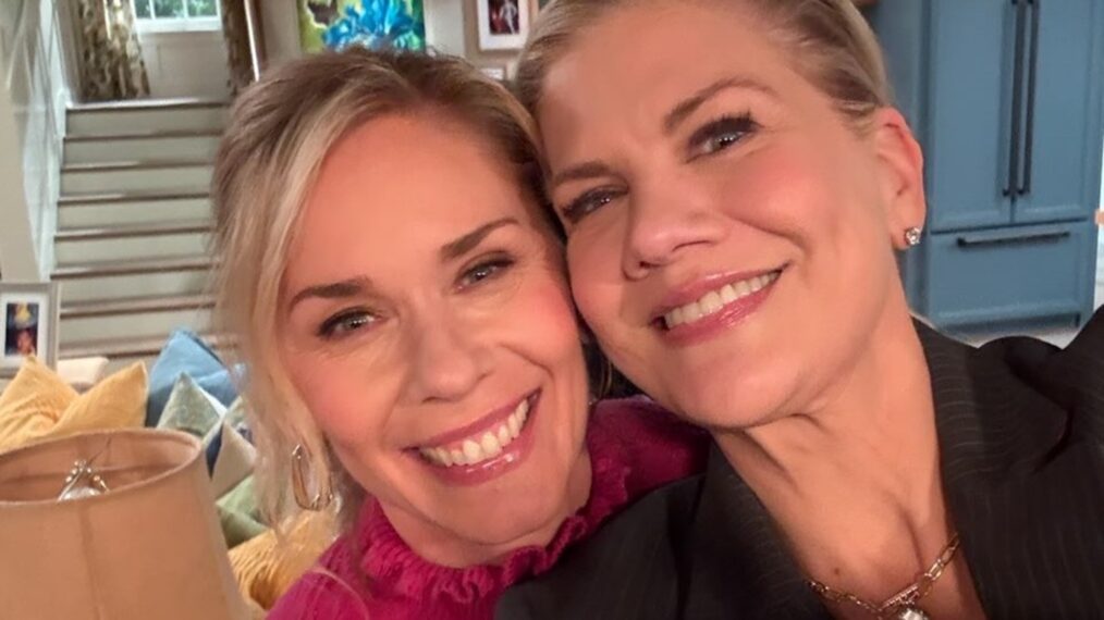 ‘Leanne’ Season 2 Filming Begins as Leanne Morgan &amp; Kristen Johnston Return to Set (PHOTO)