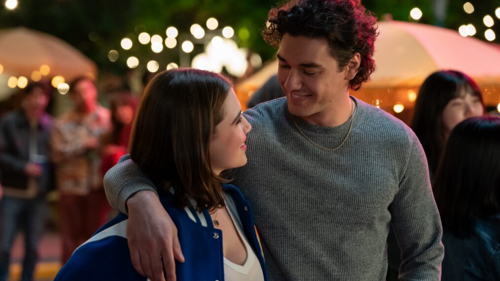 Ella Bright and Belmont Cameli as Hannah and Garrett in 'Off Campus'