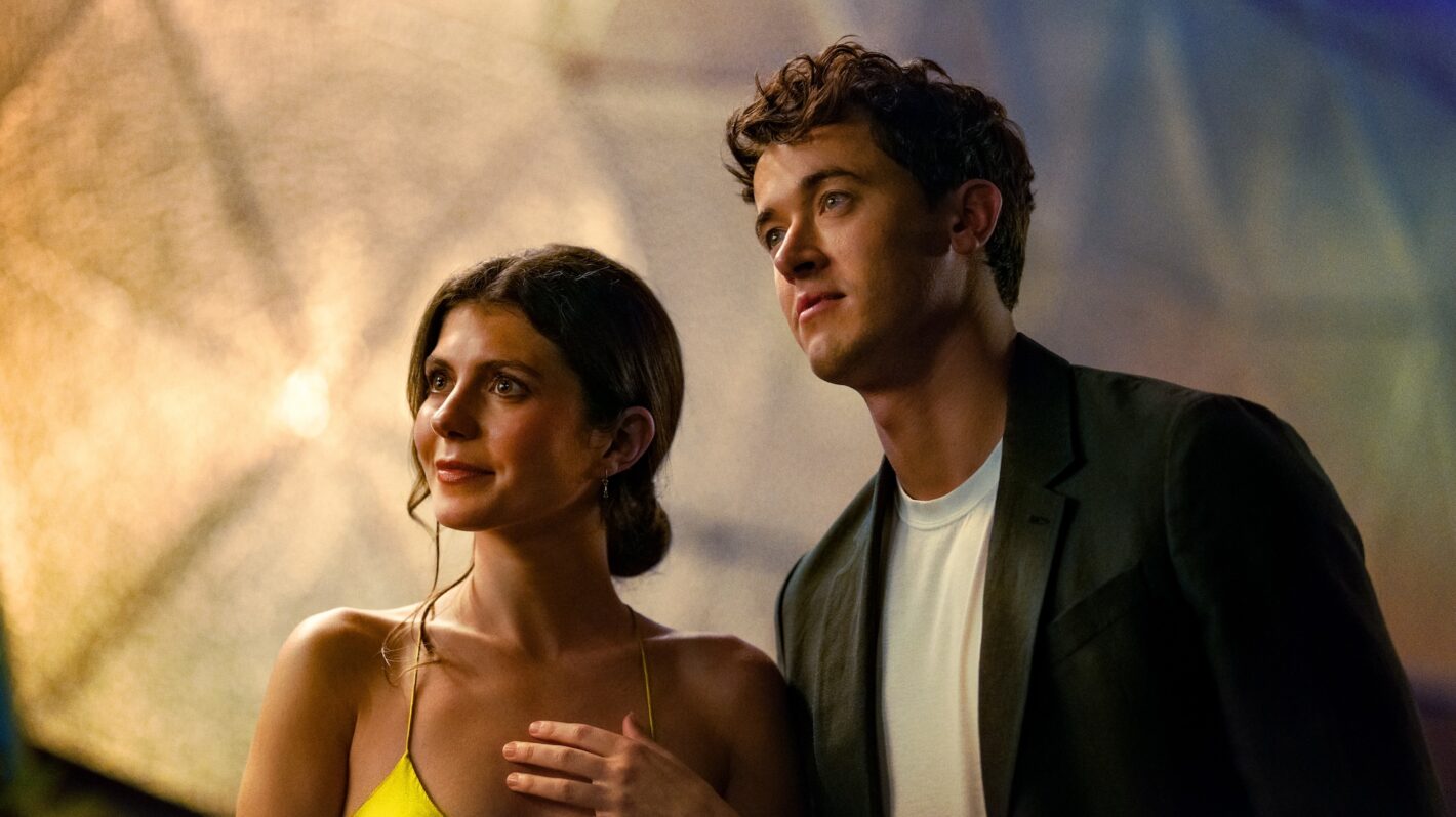 Emily Bader as Poppy and Tom Blyth as Alex in 'People We Meet on Vacation'