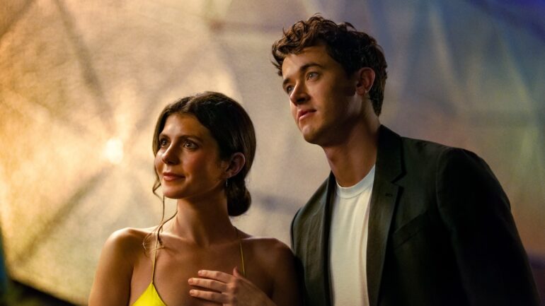 Emily Bader as Poppy and Tom Blyth as Alex in 'People We Meet on Vacation'