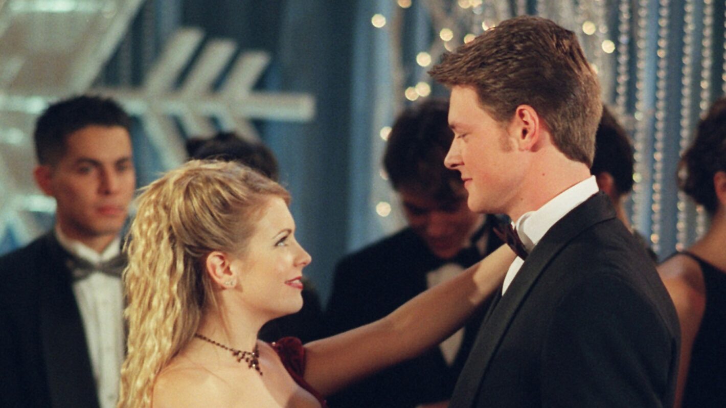 Melissa Joan Hart, Nate Richert as Sabrina and Harvey in 'Sabrina the Teenage Witch' Season 4