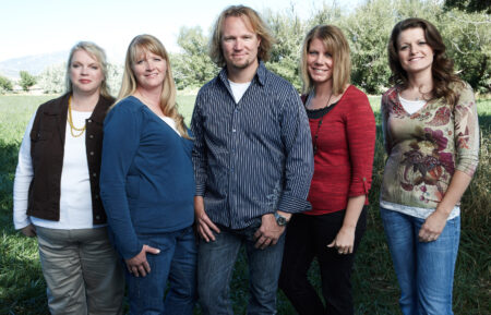 SISTER WIVES, (from left): Janelle Brown, Christine Brown, Kody Brown, Meri Brown, Robyn Brown