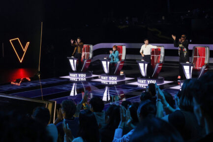 The Blind Auditions Part 2 Episode 2802 -- Pictured: (l-r) Michael Buble, Reba McEntire, Niall Horan, Snoop Dogg