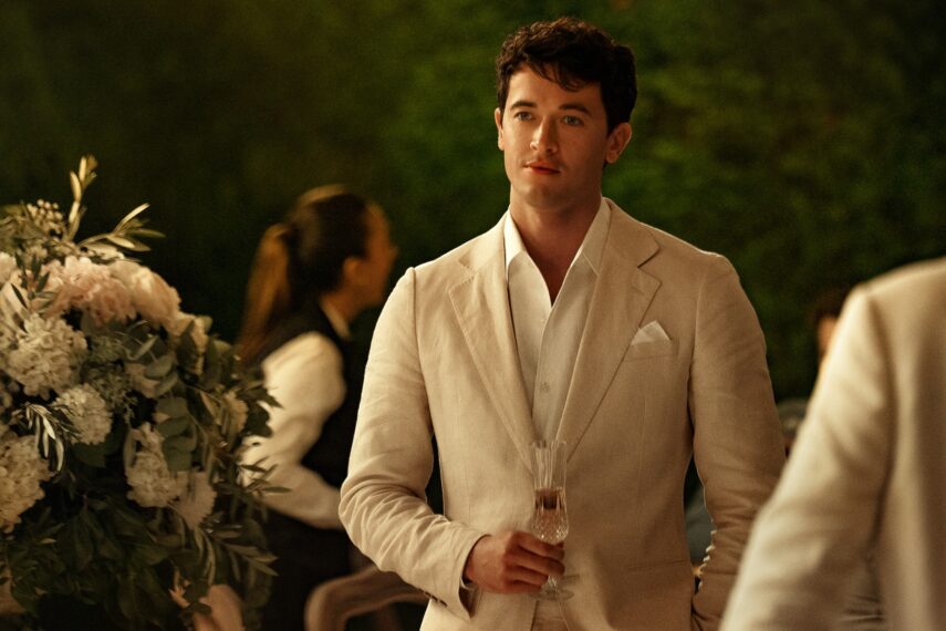 Tom Blyth as Alex in 'People We Meet on Vacation'