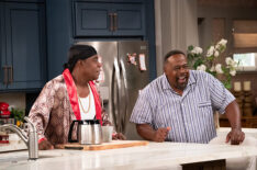 “Welcome to Family Value” – Malcolm’s home renovation takes an unexpected turn when Calvin’s cousin Crutch shows up uninvited to fix his floors. Meanwhile, Dave’s attempts to help around the house and support Grover’s booming T-shirt business lead to more stress than he bargained for, on THE NEIGHBORHOOD, Monday, Nov. 3 (8:00-8:30 PM, ET/PT) on the CBS Television Network, and streaming on Paramount+ (live and on-demand for Paramount+ subscribers, or on-demand for Paramount+ Essential subscribers the day after the episode airs)*. Pictured: Tracy Morgan as Crutch and Cedric The Entertainer as Calvin. Photo: Monty Brinton/CBS ©2025 CBS Broadcasting, Inc. All Rights Reserved.