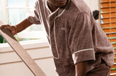 “Welcome to Family Value” – Malcolm’s home renovation takes an unexpected turn when Calvin’s cousin Crutch shows up uninvited to fix his floors. Meanwhile, Dave’s attempts to help around the house and support Grover’s booming T-shirt business lead to more stress than he bargained for, on THE NEIGHBORHOOD, Monday, Nov. 3 (8:00-8:30 PM, ET/PT) on the CBS Television Network, and streaming on Paramount+ (live and on-demand for Paramount+ subscribers, or on-demand for Paramount+ Essential subscribers the day after the episode airs)*. Pictured: Tracy Morgan as Crutch. Photo: Monty Brinton/CBS ©2025 CBS Broadcasting, Inc. All Rights Reserved.