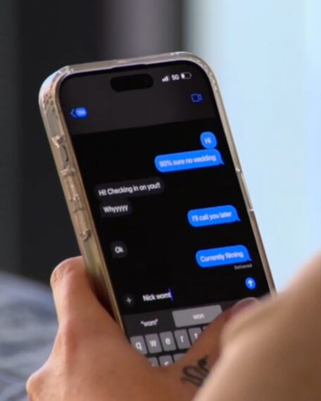 Annie Lancaster Texting Love Is Blind