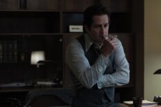 DEVIL IN DISGUISE: JOHN WAYNE GACY -- -- Pictured: Michael Angarano as Sam Amirante -- (Photo by: Brooke Palmer/PEACOCK)