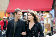 David Sutcliffe and Lauren Graham as Christopher and Lorelai in Gilmore Girls