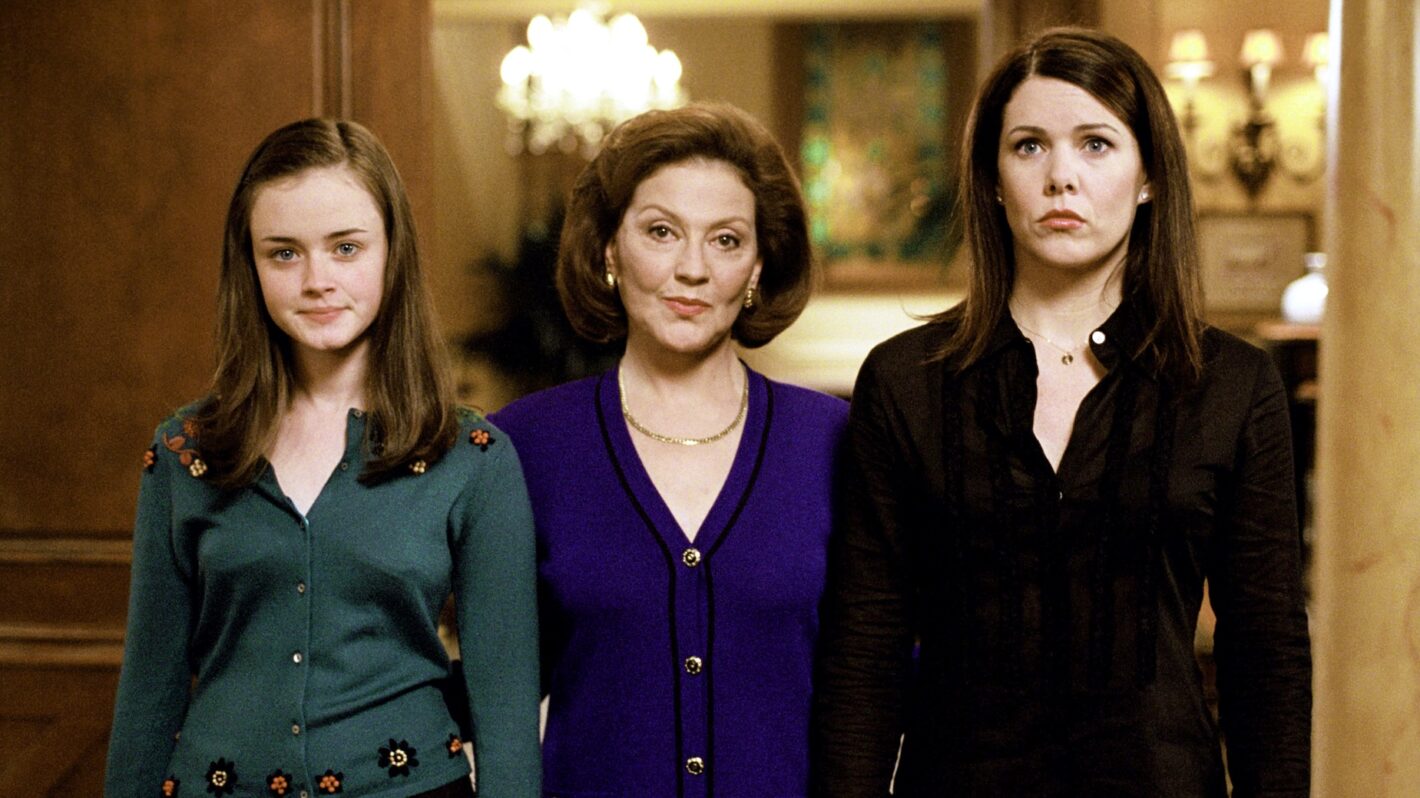 GILMORE GIRLS, Alexis Bledel, Kelly Bishop, Lauren Gilmore, 'The Inns & Outs of Inns', (Season 2), 2000-2007, photo: WB/Ron Batzdorff, © Warner Bros./Everett Collection