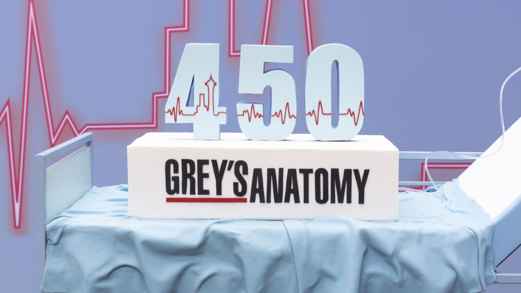 GREY’S ANATOMY – Grey’s Anatomy 450th episode cake-cutting celebration. (Disney/Frank Micelotta) GREY’S ANATOMY