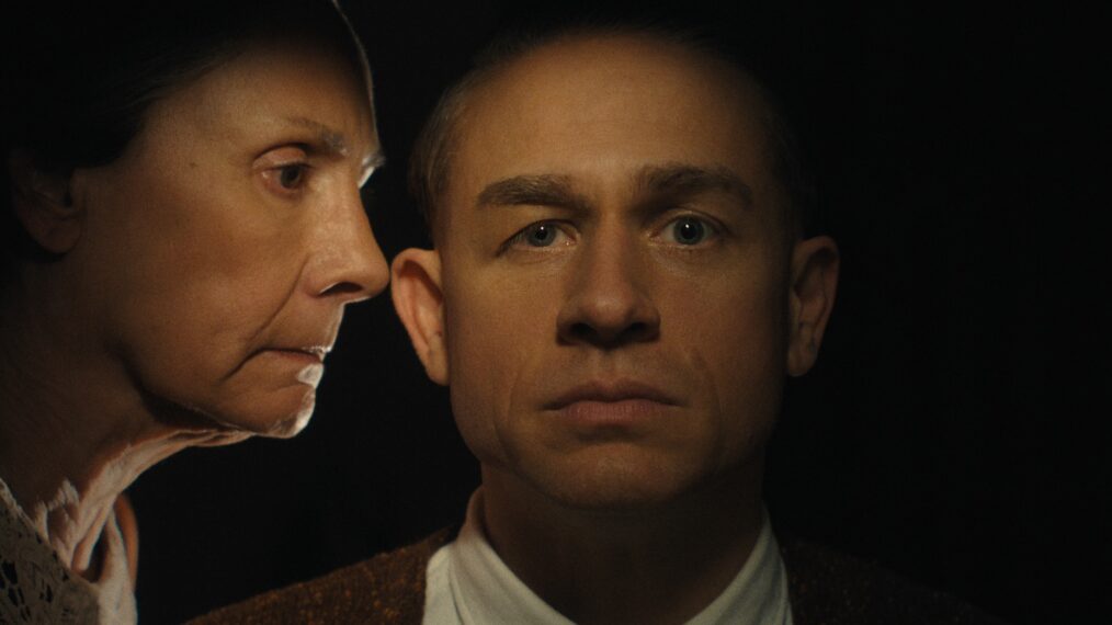 Monster: The Ed Gein Story. (L to R) Laurie Metcalf as Augusta Gein, Charlie Hunnam as Ed Gein in episode 307 of Monster: The Ed Gein Story. Cr. Courtesy Of Netflix © 2025