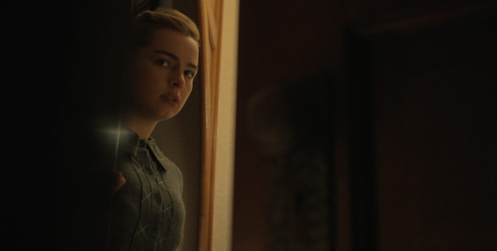 Monster: The Ed Gein Story. Addison Rae as Evelyn in episode 303 of Monster: The Ed Gein Story. Cr. Courtesy Of Netflix © 2025