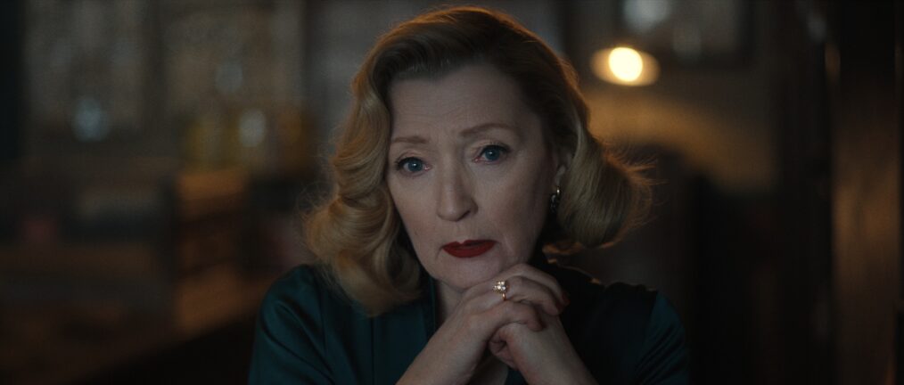 Monster: The Ed Gein Story. Lesley Manville as Bernice Worden in episode 304 of Monster: The Ed Gein Story. Cr. Courtesy Of Netflix © 2025
